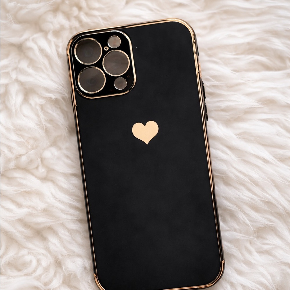 🖤 Black & Gold Heart Case